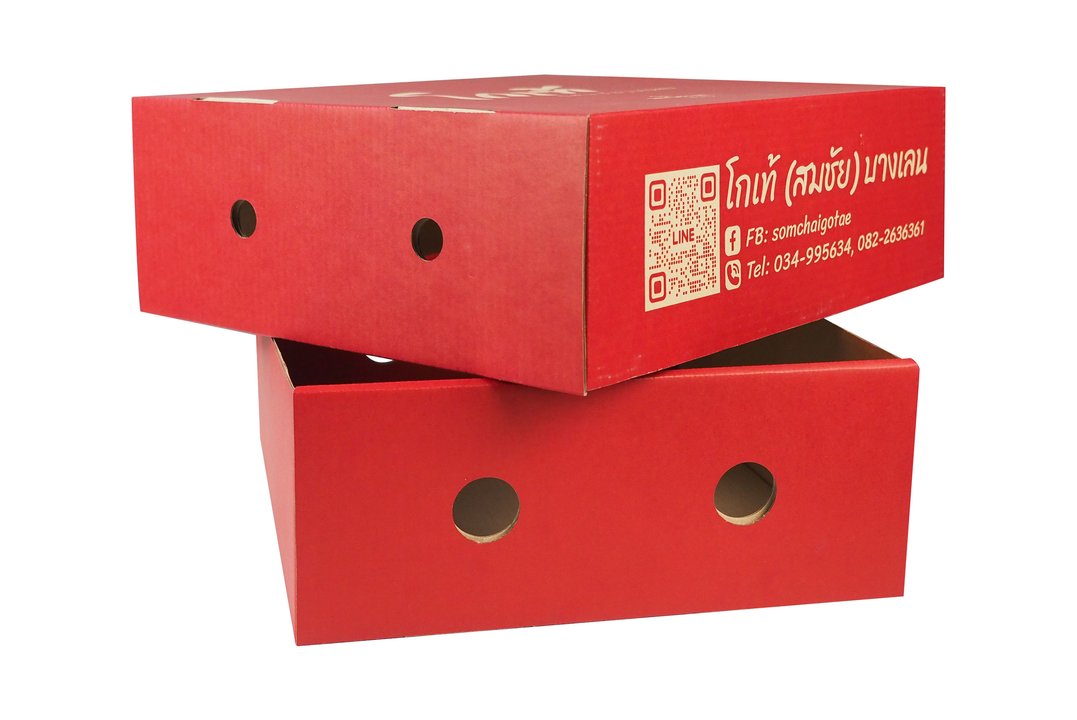 มีการไดคัทที่ตัวกล่อง และตัวฝาครอบ เมื่อปิดกล่องแล้ว รูกล่อง 2 ส่วนนี้ จะตรงกันพอดี การเจาะรูนั้นเพื่อให้อากาศภายในกล่องถ่ายเทได้สะดวก 